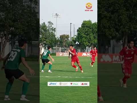 U21 PVF-CAND | Quốc Khánh cosplay “Anh 7 người Bồ” trong pha dàn xếp đá phạt cùng Gia Bảo