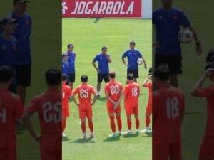 Tuyển Việt Nam tập kín
