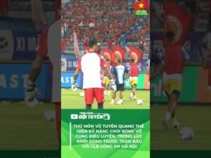 THỦ MÔN TUYÊN QUANG THỂ HIỆN KỸ NĂNG CHƠI BÓNG VÔ CÙNG ĐIÊU LUYỆN, TRONG LÚC KHỞI ĐỘNG TRƯỚC TRẬN.